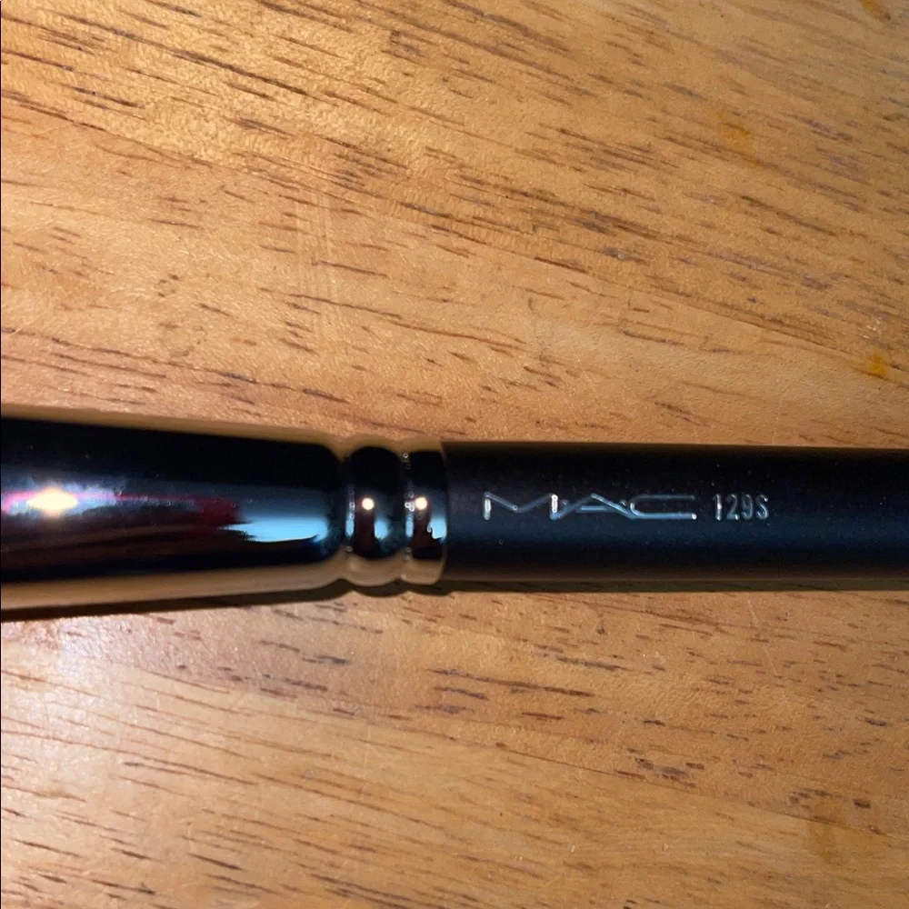 MAC Cosmetics Black Makeup Brush 109S